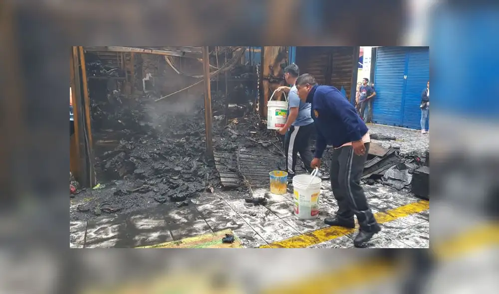 El incendio se habría originado producto de trabajos de soldadura. (Foto: Cristhian Moreno / La República) El incendio se habría originado producto de trabajos de soldadura. (Foto: Cristhian Moreno / La República)