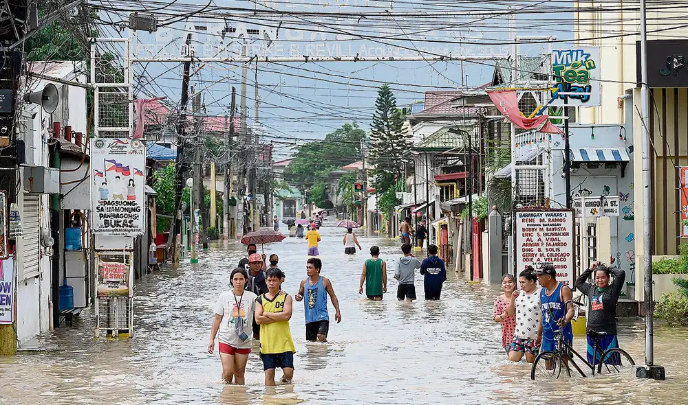Víctimas. A fines de octubre, las intensas lluvias causaron grandes inundaciones que afectaron los servicios básicos para miles de personas en Filipinas. Foto: AFP Víctimas. A fines de octubre, las intensas lluvias causaron grandes inundaciones que afectaron los servicios básicos para miles de personas en Filipinas. Foto: AFP