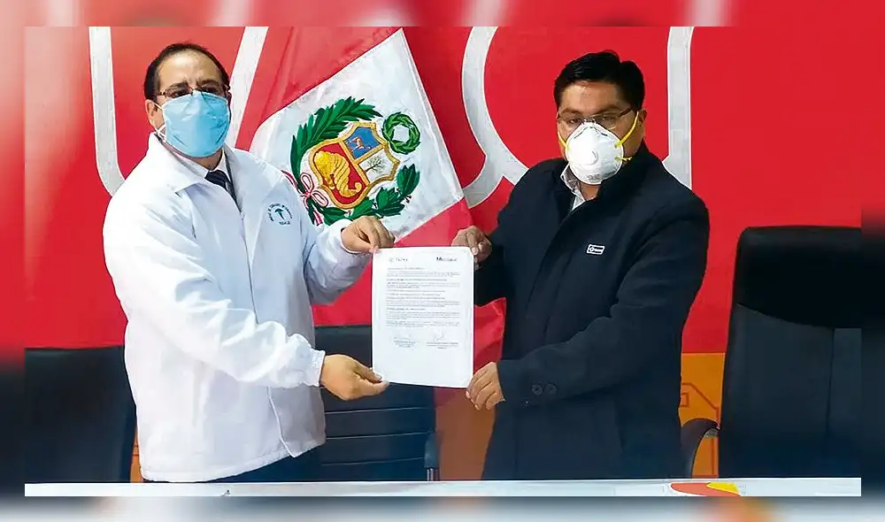 firma. Gobernador y Paulo Gordillo, gerente de EsSalud. firma. Gobernador y Paulo Gordillo, gerente de EsSalud.