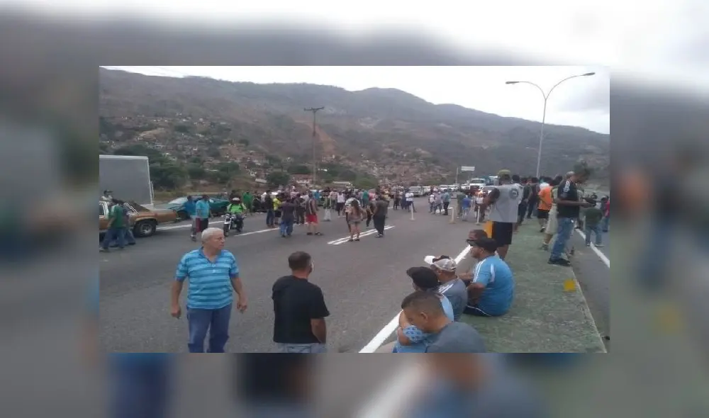 Venezolanos protestan por falta de gasolina. Foto: Twitter. Venezolanos protestan por falta de gasolina. Foto: Twitter.