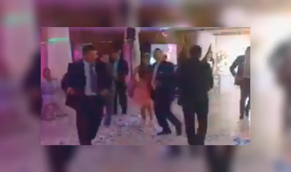 En Facebook, una quinceañera preparó una coreografía acompañada de sus familiares y conquistó a los invitados de su fiesta.