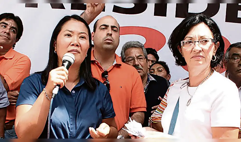 Fiscalía espera a Keiko Fujimori y su hermano ataca a sus asesores