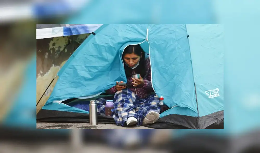 Estudiantes esperan una respuesta de las autoridades de la Decana de América. Créditos: La República.