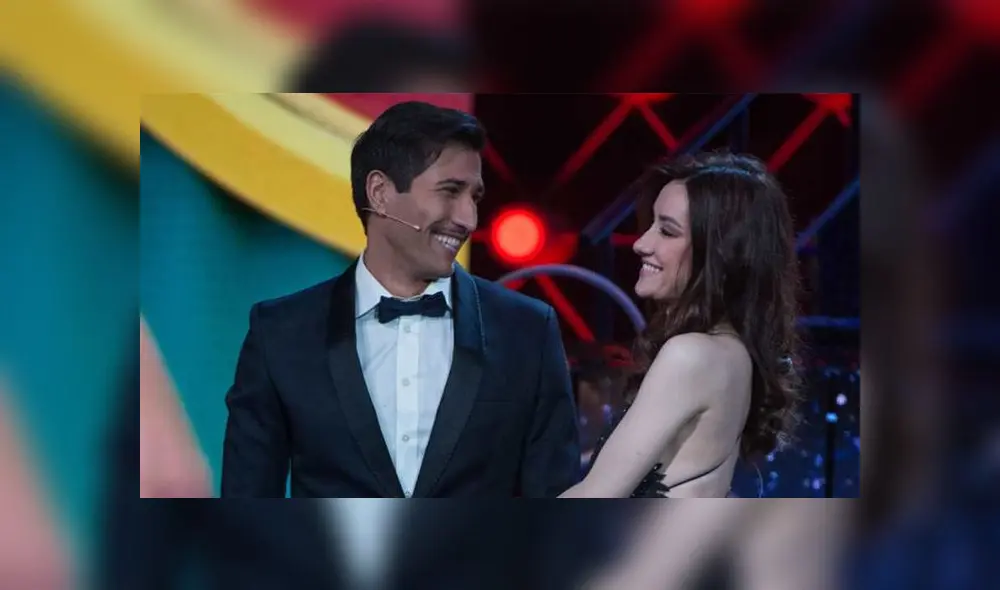 Adara le entregó el maletín con el premio a Gianmarco durante la última emisión de 'El tiempo del descuento'. (Foto: Lecturas)