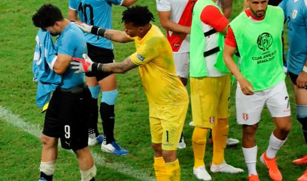 Pedro Gallese habla con Luis Suárez tras la tanda de penales en la Copa América. Pedro Gallese habla con Luis Suárez tras la tanda de penales en la Copa América.