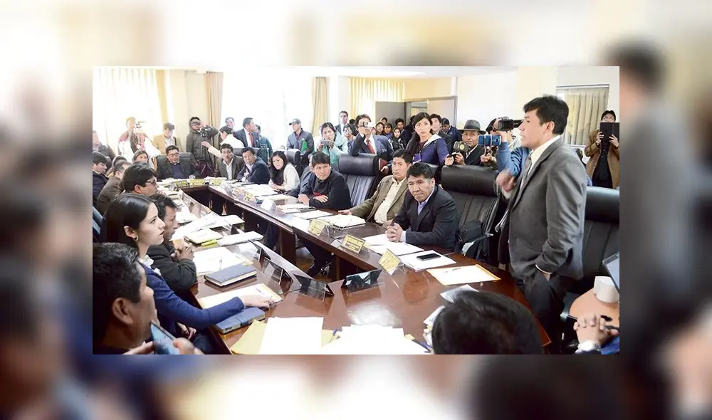 no alcanzó. No sumaron los votos necesarios para suspender a Aduviri. Seis miembros del consejo salieron antes de votación. no alcanzó. No sumaron los votos necesarios para suspender a Aduviri. Seis miembros del consejo salieron antes de votación.