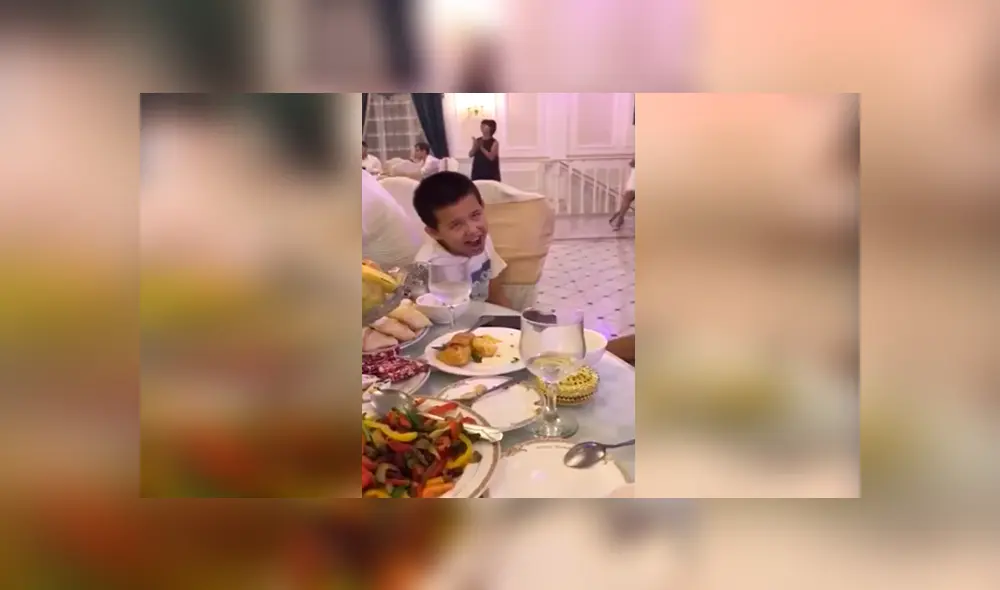 En Facebook, un pequeño asistió junto a su familia a un concierto privado de ópera y decidió hacer una graciosa broma.