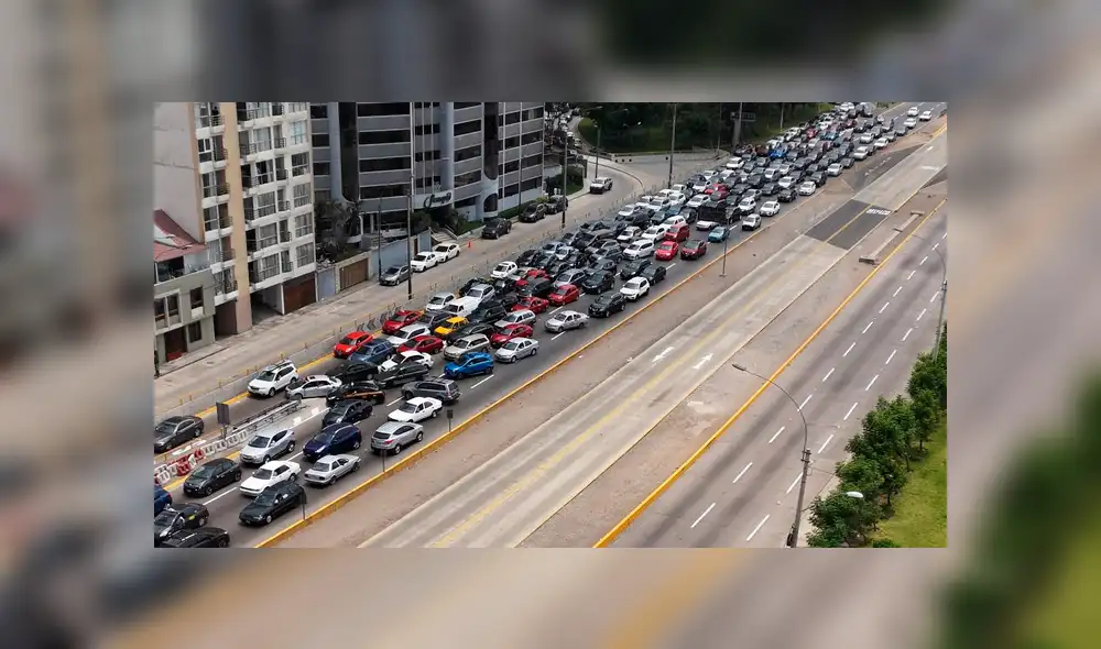 Cierre de la Vía Expresa genera gran caos vehicular [VIDEO]