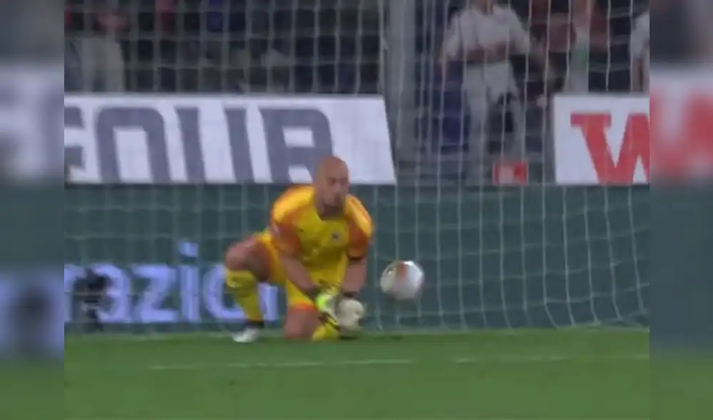 Error de Reina en el tiro libre. Foto: captura de video. Error de Reina en el tiro libre. Foto: captura de video.