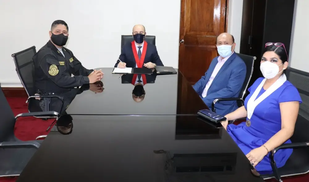 Autoridades del distrito de Laredo y Corte Superior de La Libertad viene trabajando para erradicar la violencia contra la mujer. Autoridades del distrito de Laredo y Corte Superior de La Libertad viene trabajando para erradicar la violencia contra la mujer.