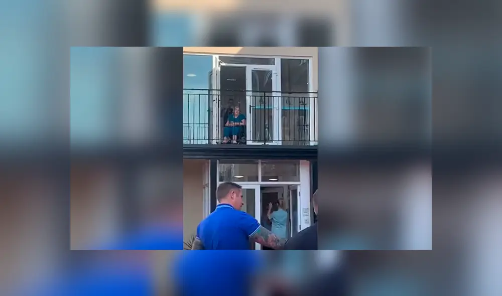 Desliza las imágenes hacia la izquierda para conocer el amoroso gesto de unos hijos con su madre. Desliza las imágenes hacia la izquierda para conocer el amoroso gesto de unos hijos con su madre.