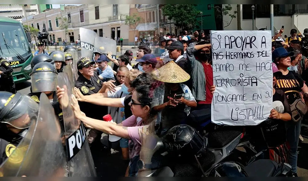 Marcha en Lima: ciudadanos inician protestas en calles de la capital. Foto: composición LR/Deysi Portuguez / URPI-LR Marcha en Lima: ciudadanos inician protestas en calles de la capital. Foto: composición LR/Deysi Portuguez / URPI-LR