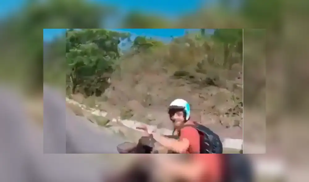 Joven se encuentra con su mejor amigo, lo saluda en plena carretera y ocasiona aparatoso accidente. Joven se encuentra con su mejor amigo, lo saluda en plena carretera y ocasiona aparatoso accidente.