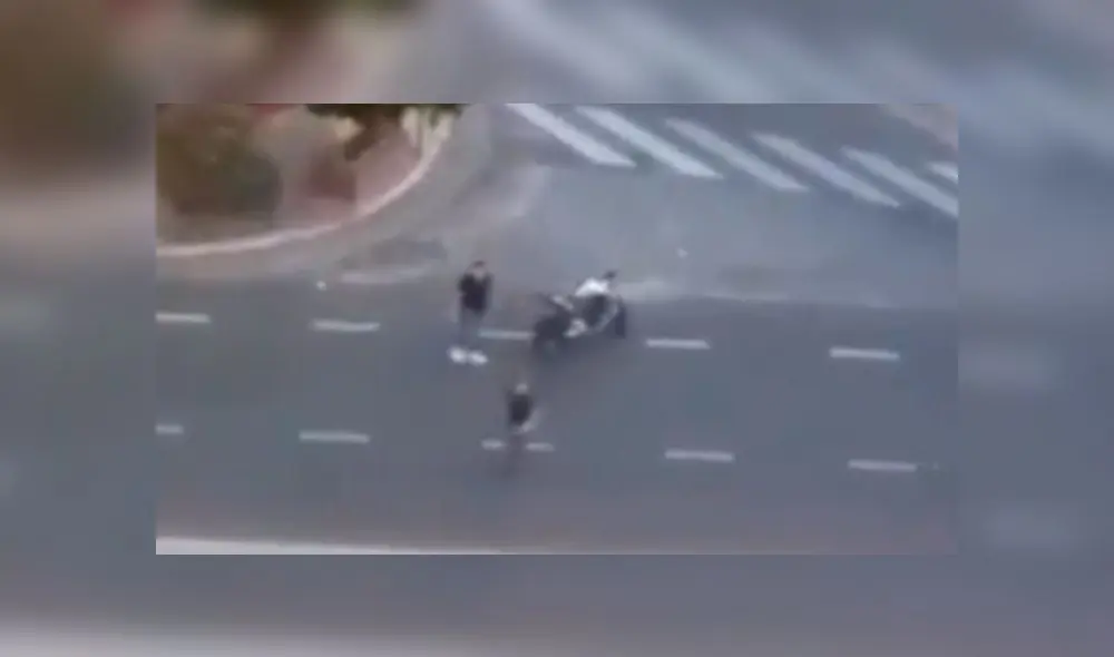 Delincuente sufre brutal agresión por el dueño de la moto que robó [VIDEO]