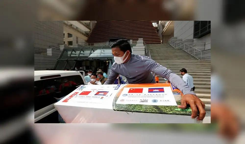 Ahora que China tiene contenido el brote del coronavirus, ha decidido donar grandes toneladas de equipamiento médico a otros países. Foto: EFE