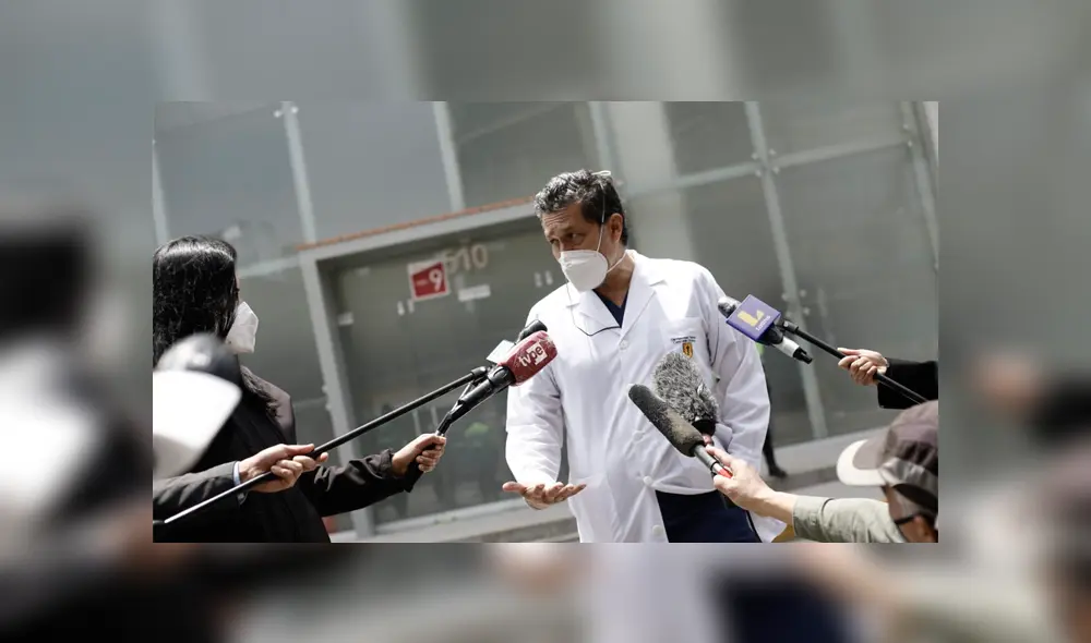 Dr. Málaga brinda detalles sobre el proceso de vacunación contra la COVID-19. Foto: Antonio Melgarejo / La República Dr. Málaga brinda detalles sobre el proceso de vacunación contra la COVID-19. Foto: Antonio Melgarejo / La República