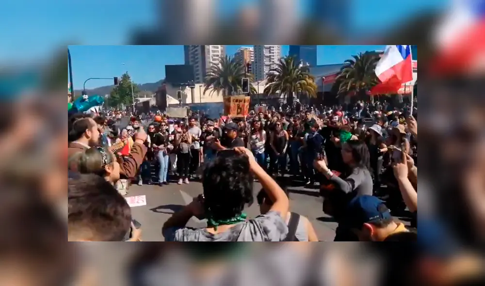 Desliza para ver los momentos más impactantes del video viral de Twitter.