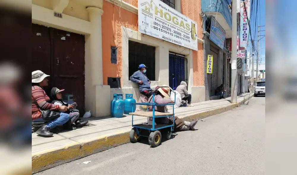 Puno. distribuidoras de gas no atendieron a la población por desabastecimiento. Foto Kléber Sánchez LR Puno. distribuidoras de gas no atendieron a la población por desabastecimiento. Foto Kléber Sánchez LR