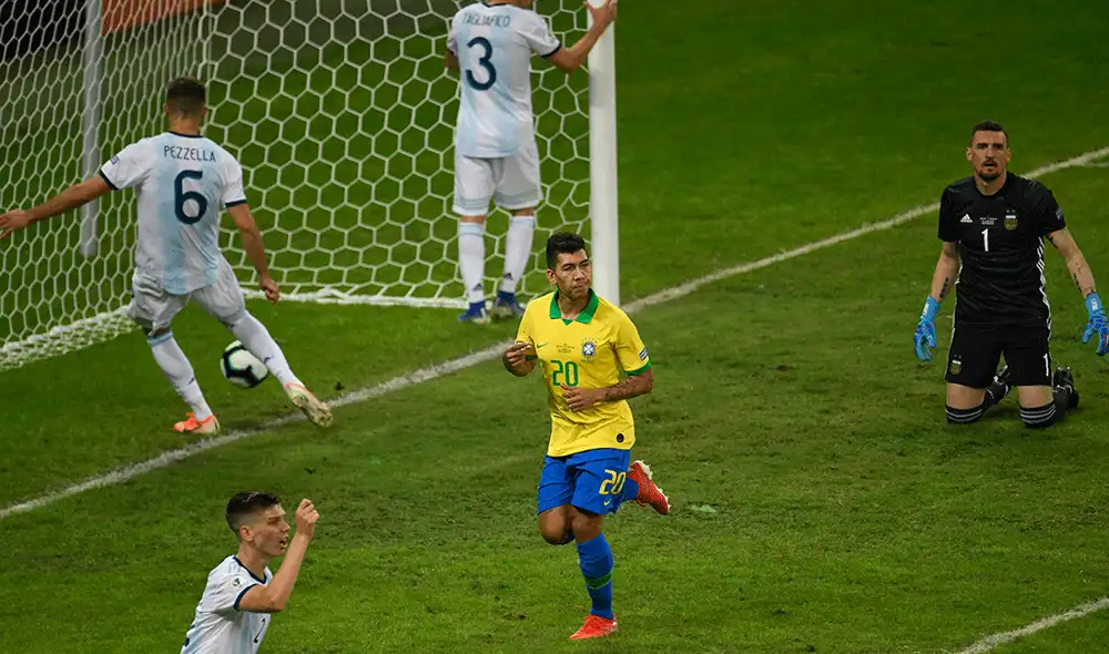 Roberto Firmino convirtió el 2-0 a favor de Brasil sobre Argentina en semifinales de la Copa América 2019. | Foto: AFP