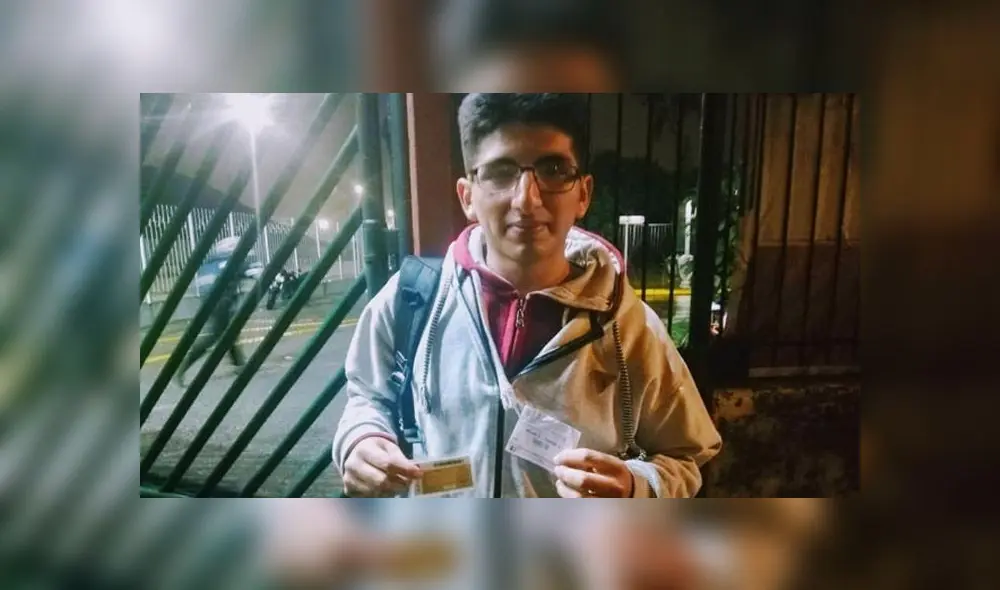 Estudiante muestra su carné universitario y el ticket N°1 del almuerzo especial. (Foto: Facebook UNMSM) Estudiante muestra su carné universitario y el ticket N°1 del almuerzo especial. (Foto: Facebook UNMSM)