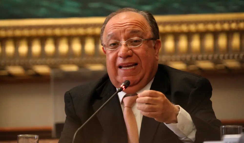 Fernando Tuesta acudió en varias ocasiones para exponer la iniciativa del Ejecutivo de reforma política. Foto: La República.