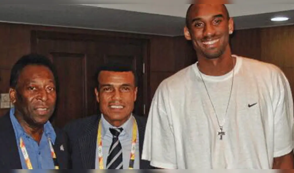 Kobe Bryant: el día que formó un tridente junto a Teófilo Cubillas y Pelé. Kobe Bryant: el día que formó un tridente junto a Teófilo Cubillas y Pelé.