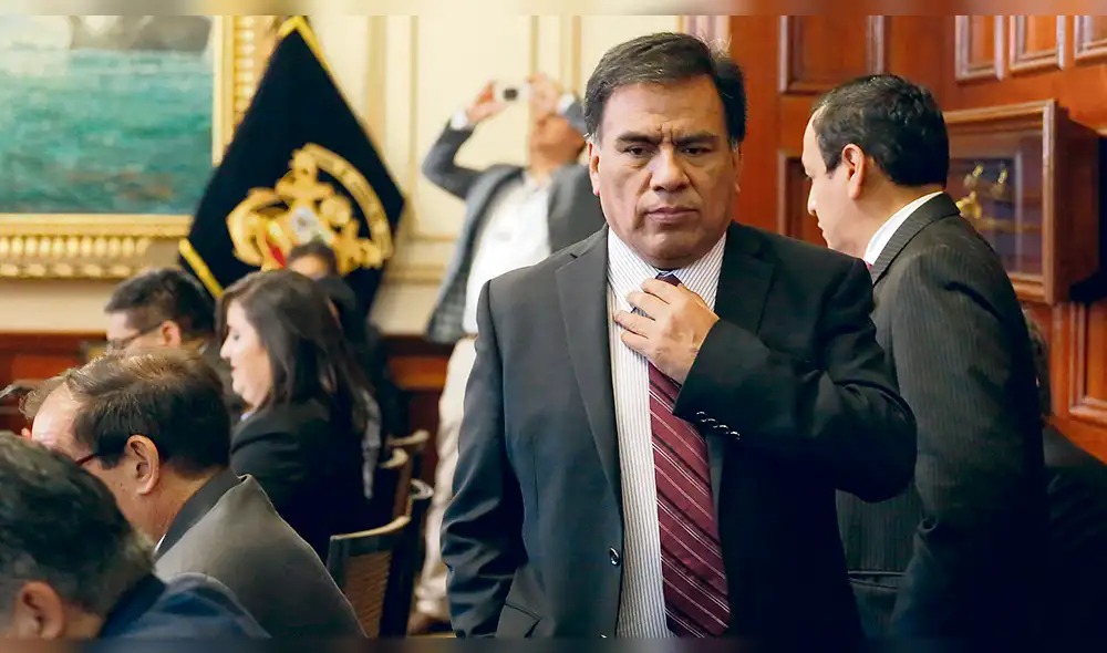 Velásquez: Decisión tomada por el plenario del Apra “no es vinculante” a la bancada