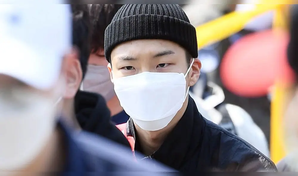 Desliza para ver más fotos de Lee Seung Hoon iniciando con su servicio militar obligatorio.