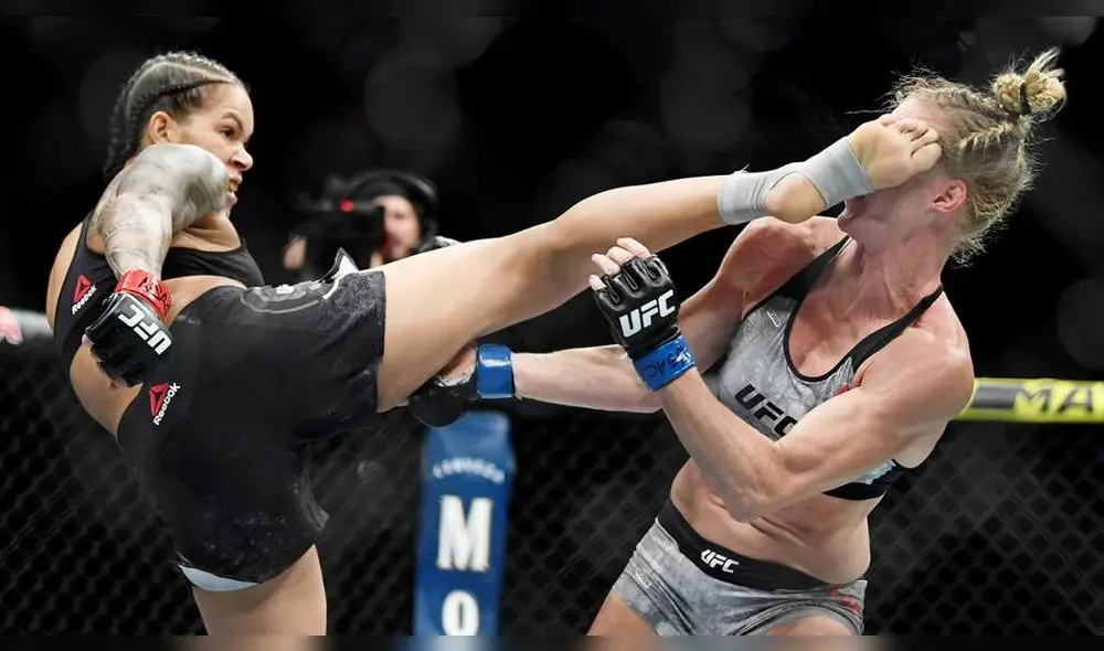 Con una patada directo al rostro, "La Leona" logró retener una vez más su título como campeona del peso gallo femenino. Con una patada directo al rostro, "La Leona" logró retener una vez más su título como campeona del peso gallo femenino.