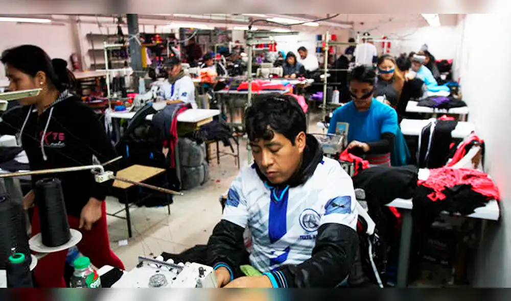 Creció la población en edad de trabajar, pero cayeron los empleos formales