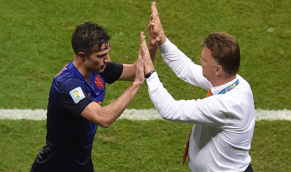 Robin van Persie contó que Louis van Gaal lo abofeteó en el Mundial de Brasil 2014. Foto: AFP Robin van Persie contó que Louis van Gaal lo abofeteó en el Mundial de Brasil 2014. Foto: AFP
