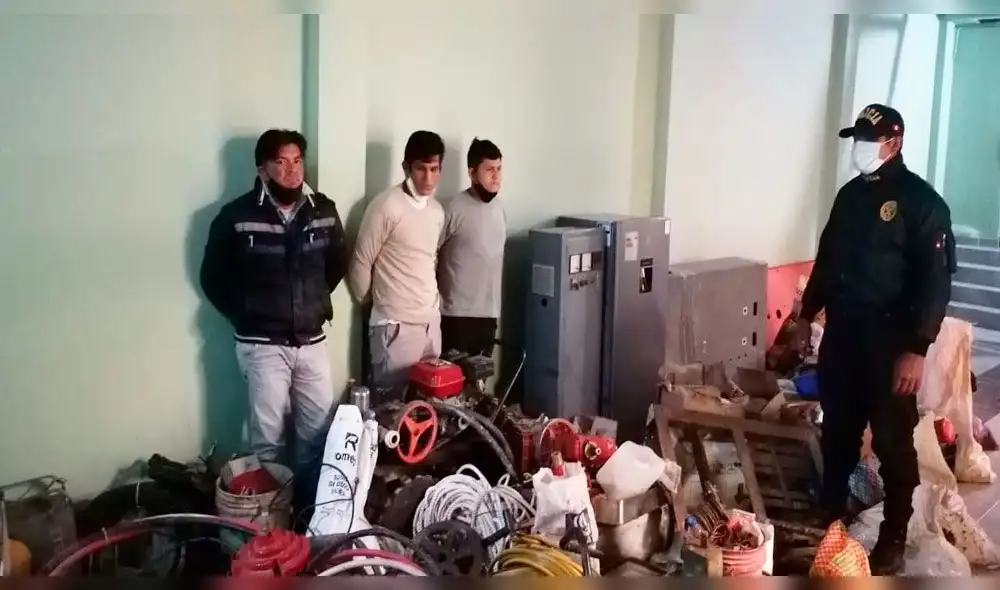 Sujetos son detenidos con cosas robados.