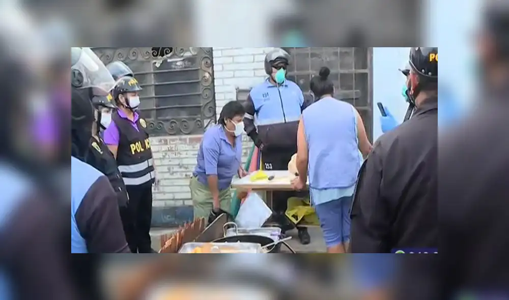 Mujer que vendía chicharrón en pleno estado de emergencia. Créditos: Latina.