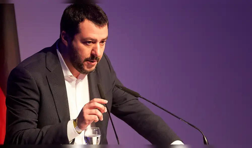 Ministro italiano es criticado por ir a fiesta tras tragedia en Génova [FOTOS]