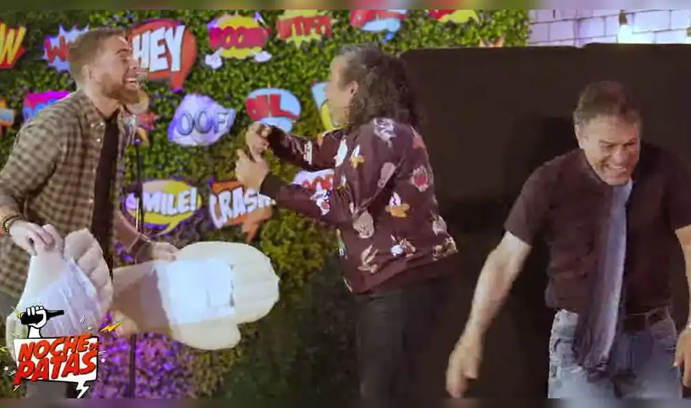 “Noche de patas”: ‘Chato’ Barraza besa a Carlos Vílchez  para ganar concurso de chistes [VIDEO]