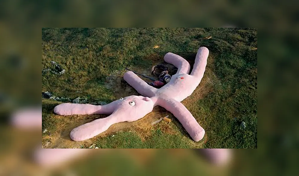 Desliza a la izquierda para conocer esta enorme escultura. Desliza a la izquierda para conocer esta enorme escultura.