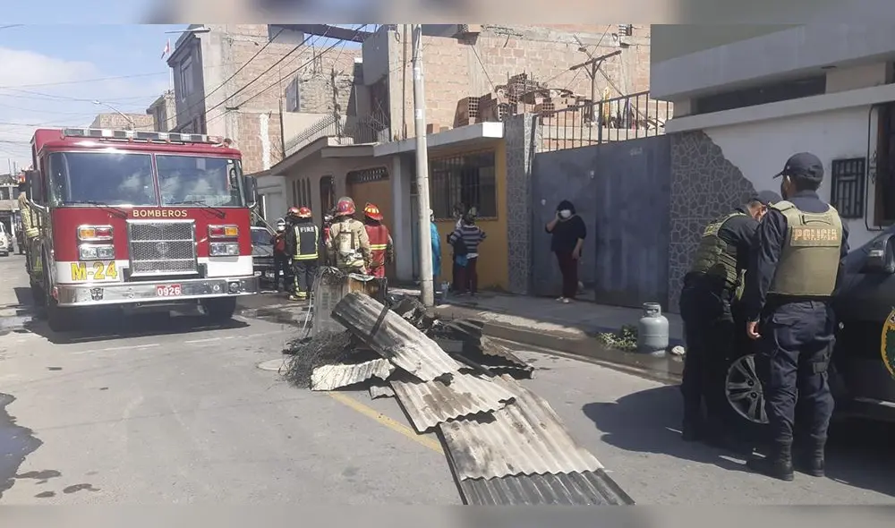 Bomberos llegaron para terminar de apagar el fuego en Tacna. Anciana y los niños quedaron ilesos. Foto: La República. Bomberos llegaron para terminar de apagar el fuego en Tacna. Anciana y los niños quedaron ilesos. Foto: La República.