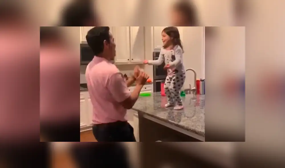 Facebook viral: madre vuelve a casa y ve a su esposo e hija en una enternecedora escena [VIDEO]
