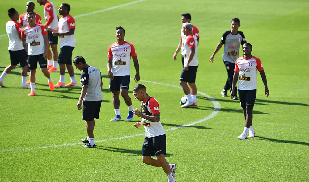 Previo al partido contra Brasil, Perú fue espiado por un drone en el estadio Pacaembú de Sao Paulo. | Foto: AFP Previo al partido contra Brasil, Perú fue espiado por un drone en el estadio Pacaembú de Sao Paulo. | Foto: AFP