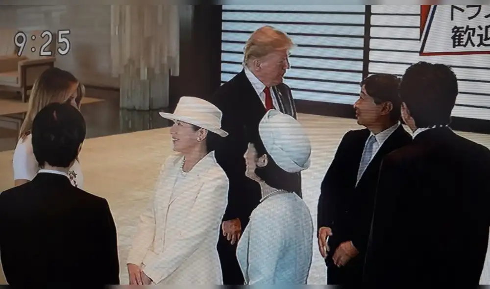 Trump, primer presidente extranjero que estrecha la mano del emperador Naruhito