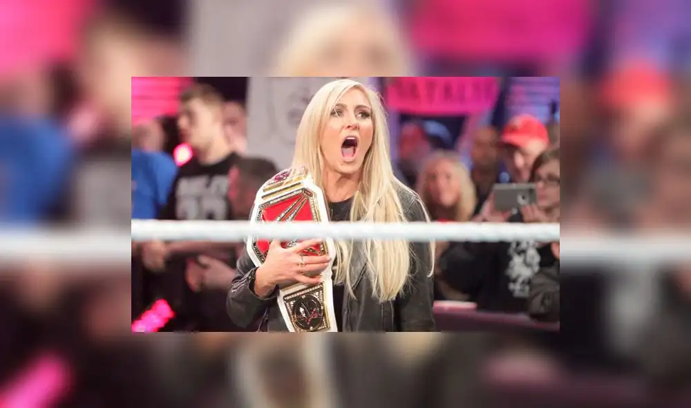 WWE: Filtran fotos íntimas de excampeona de Raw
