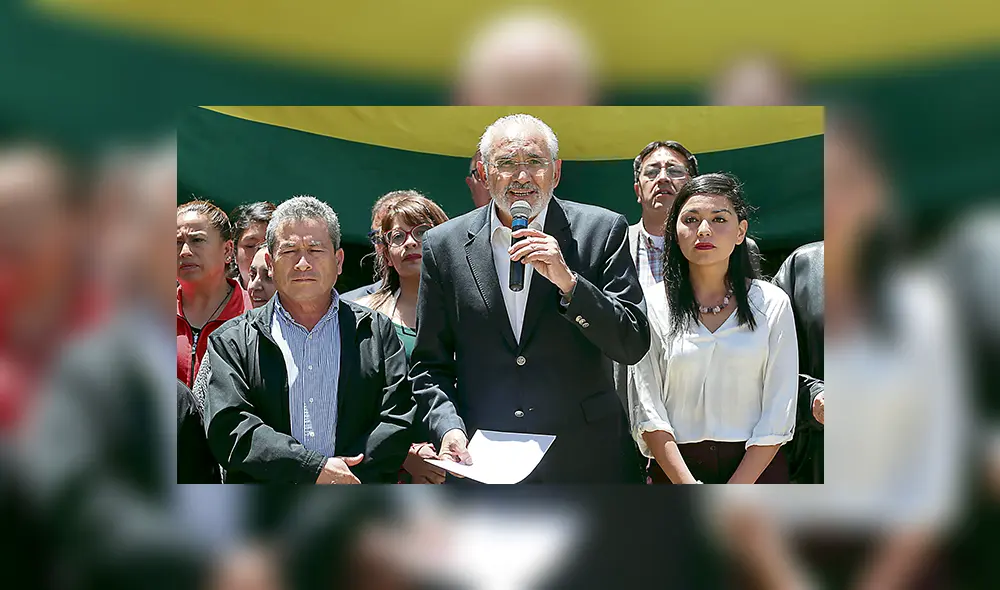 Reclama. Candidato Carlos Mesa insiste en segunda vuelta. Reclama. Candidato Carlos Mesa insiste en segunda vuelta.