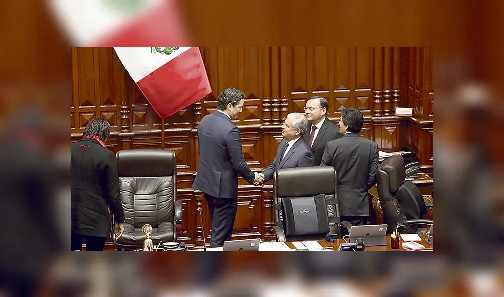 Villanueva respalda a Salaverry por defender el fallo del TC