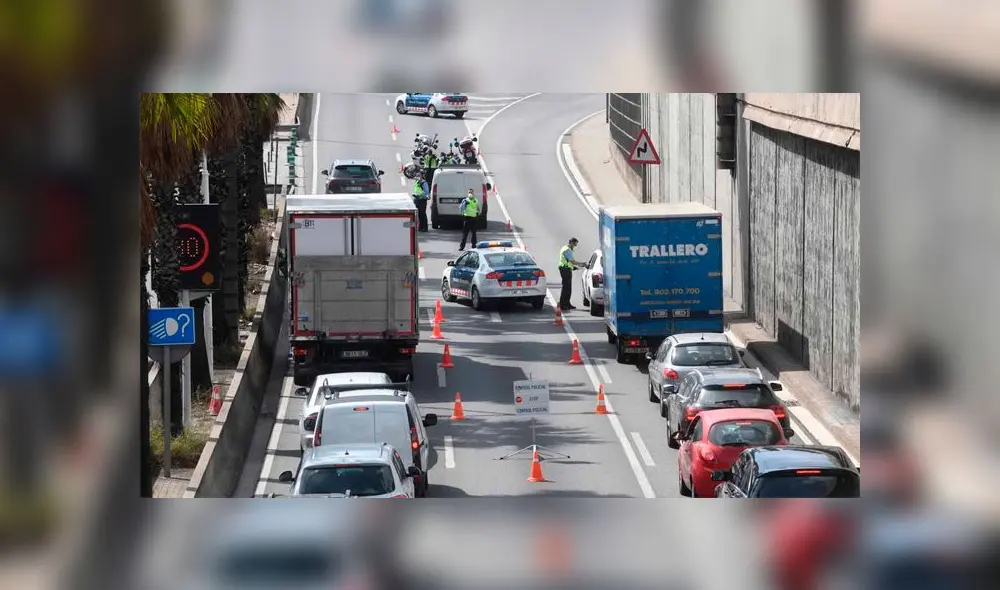 El control de tránsito vehicuar se ha incrementado en Barcelona. (Foto: Jordi Cotrina)