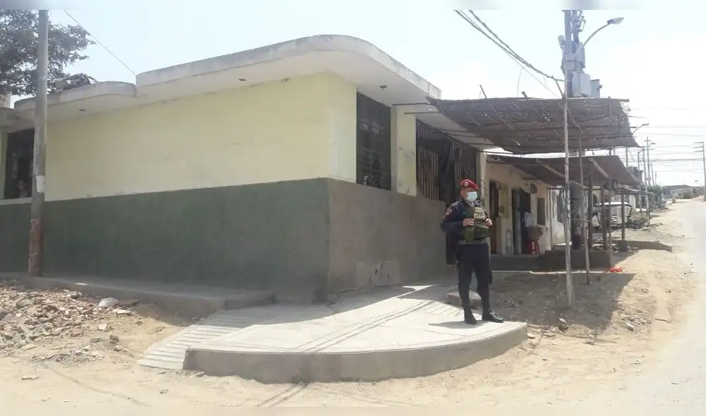 La fuerte detonación dejó daños materiales en tres viviendas de la zona del atentado. La fuerte detonación dejó daños materiales en tres viviendas de la zona del atentado.