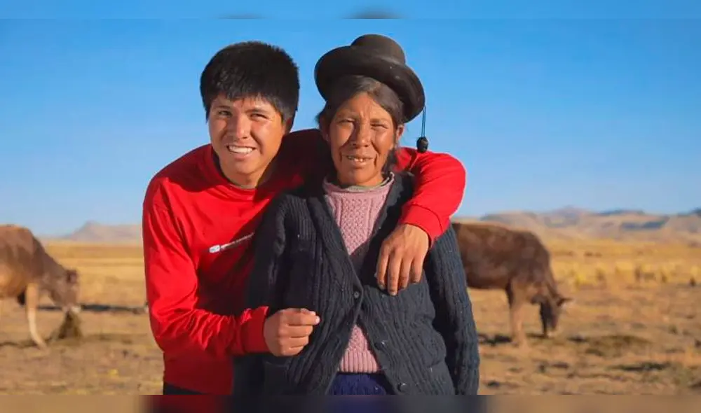 Joven becario y su mamá