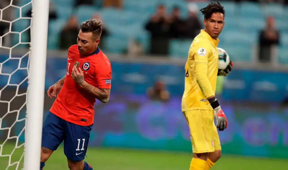 Eduardo Vargas es el centro de las críticas en Chile por pifiar penal ante Gallese