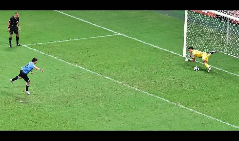 El 'Pistolero' terminó desconsolado tras su fallo, pero Gallese se acercó a darle palabras de ánimo. El 'Pistolero' terminó desconsolado tras su fallo, pero Gallese se acercó a darle palabras de ánimo.