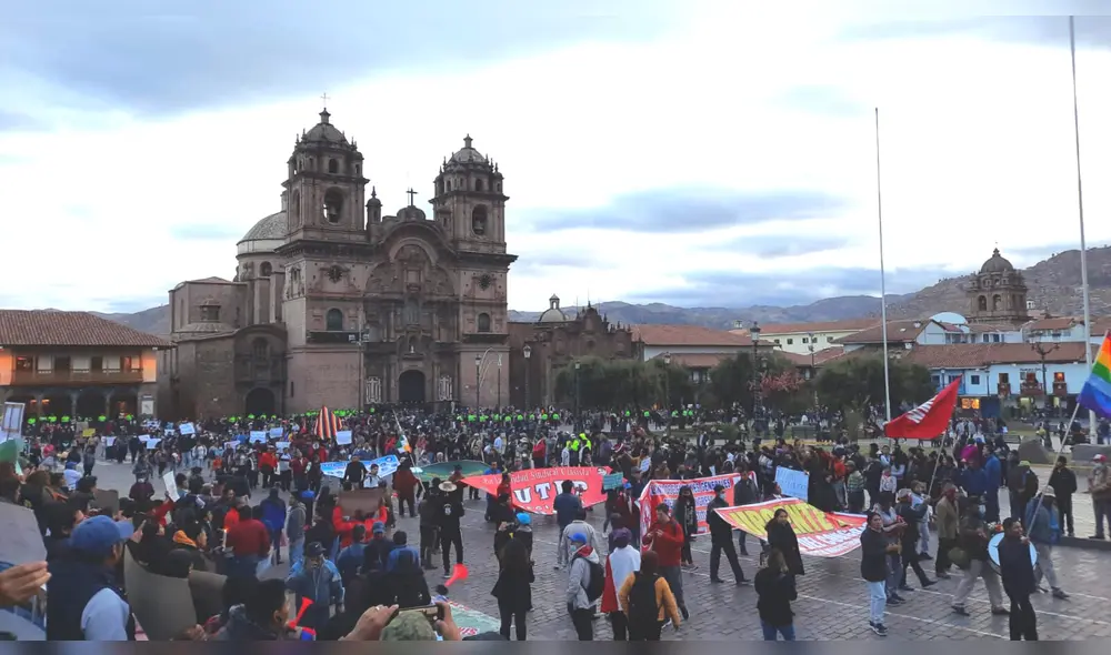 Protestas multitudinarias en Cusco. Foto: La República Protestas multitudinarias en Cusco. Foto: La República