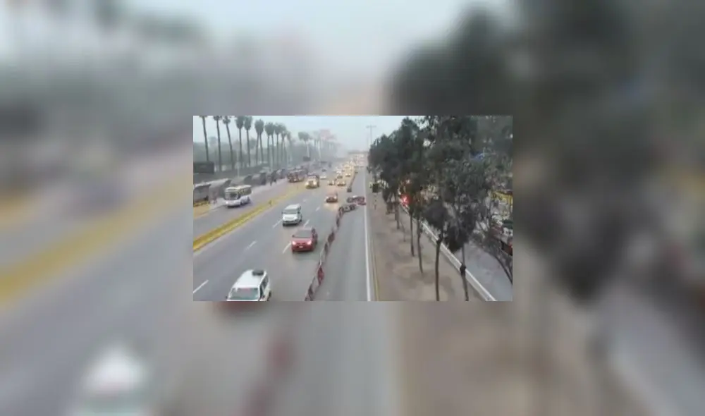 Las vallas fueron implementadas para facilitar el acceso a las sedes de los Juegos Panamericanos y Parapanamericanos. Cuatro días después de la finalización, no han sido retiradas.